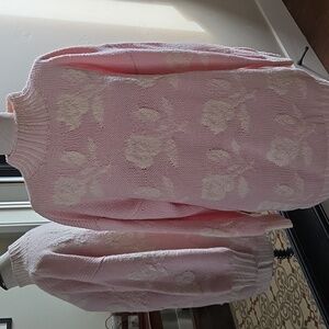 Classiques Size Large White and Pink and White Floral Rose Long Vintage Sweater